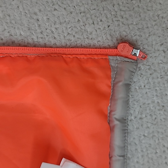 H&M Kid's Puffer Vest in Gray & Neon - Picture 16 of 17